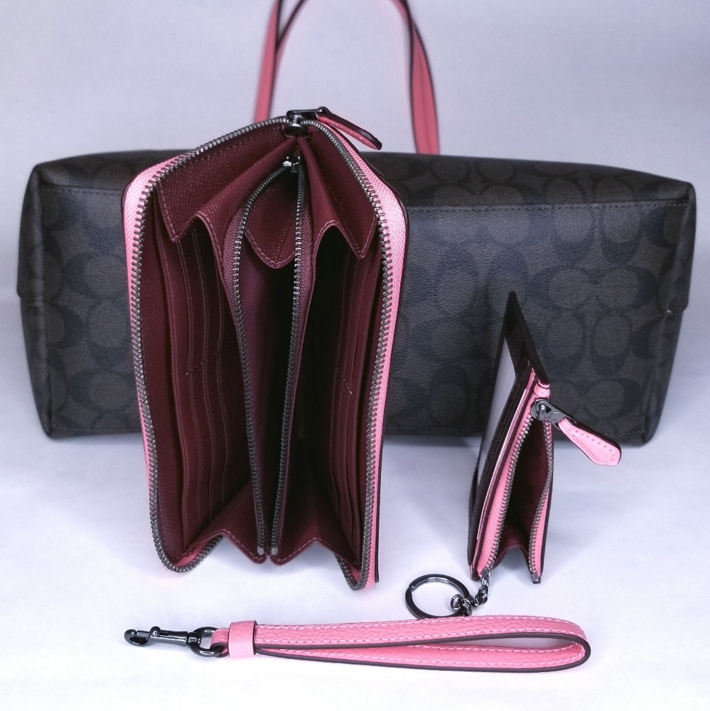 COACH SIGNATURE SET 3P BAG WRISTLET CARD KEYCHAIN - Picture 4 of 13